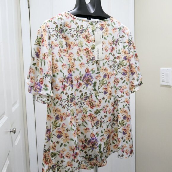BloomChic Floral Print Tiered Flutter Sleeve Blouse - Picture 7 of 8